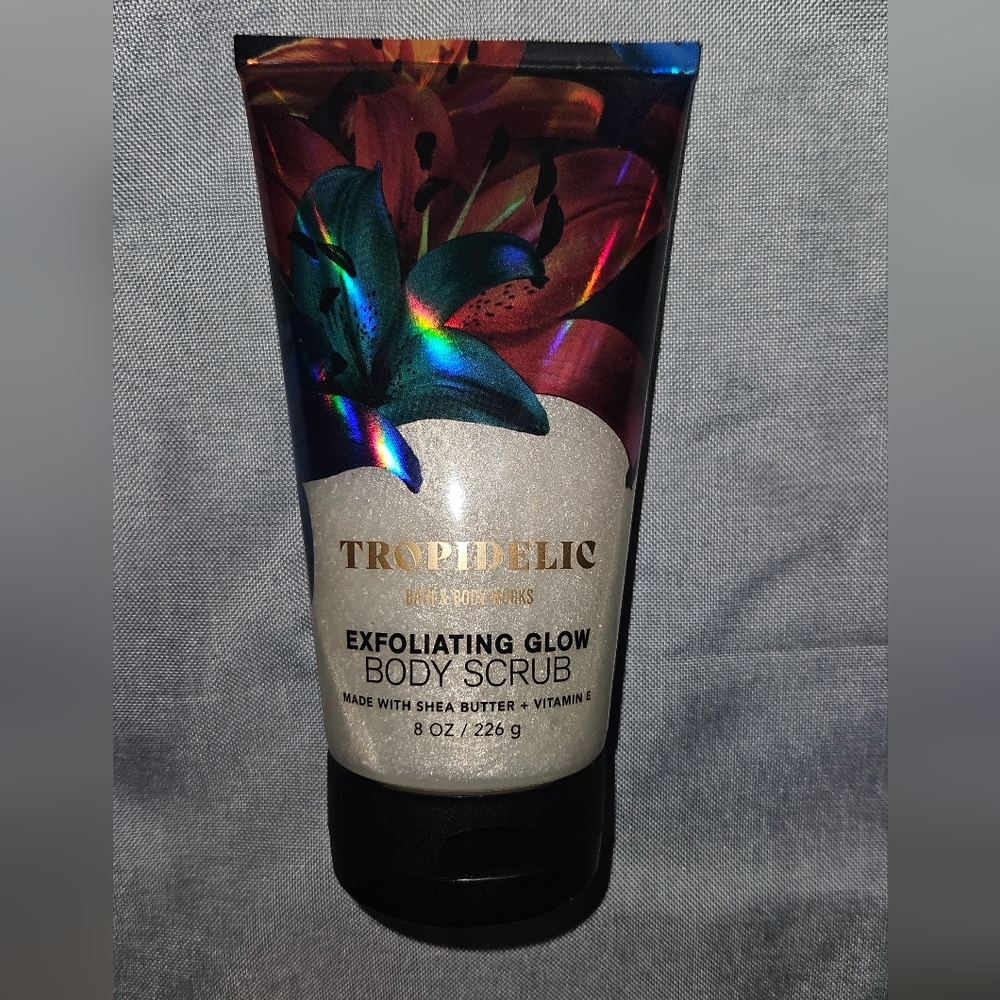 Exfoliating Glow Body Scrub - Black and White